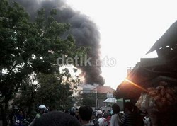 Sudah Taruhannya Nyawa, Petugas Pemadam Ditimpuki dan Dicaci