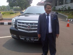 Bawa Escalade ke DPR, Hotman: Saya Juga Punya Omprengan