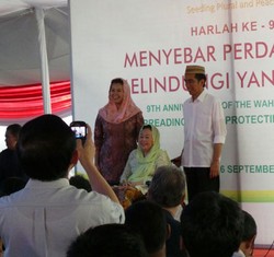 Buktikan Dirinya Lebih Ganteng, Jokowi Perkenalkan Ajudannya