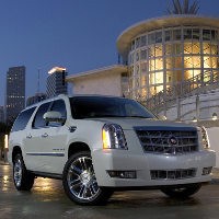 Temui Jokowi Bawa Lamborghini, Hotman ke DPR dengan Escalade