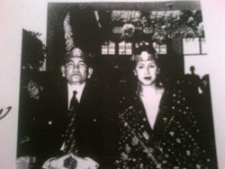 Hotman Sebar Foto Pernikahan Ruhut dan Sanksi BK Soal Kumpul Kebo