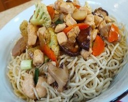 Hibur Pasangan Anda dengan Hidangan Mie Ayam Ini