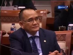 Ruhut Terganjal Masalah Keluarga