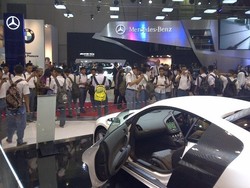 Datang dari Sukabumi, Puluhan Pelajar Ingin Lihat Mobil Mahal