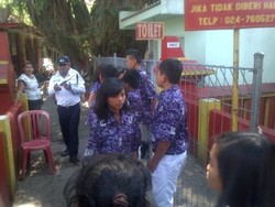 Takut Sekolahnya Digusur, Siswa SMP Salomo Semarang Datangi Kelenteng
