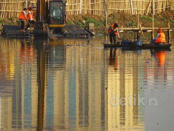 Waduk Ria Rio Terus Dibersihkan