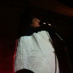 Penuhi Janji, Ariel NOAH Manggung Pakai Kostum Panda