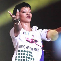 Lip-Sync Saat Manggung, Rihanna Diprotes Fans