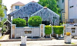 Wow, Rumah Ini Terbuat dari 50.000 Kaleng Bir!