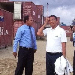 Pagi-Pagi, Dahlan Iskan Blusukan di Pelabuhan Yos Sudarso Ambon