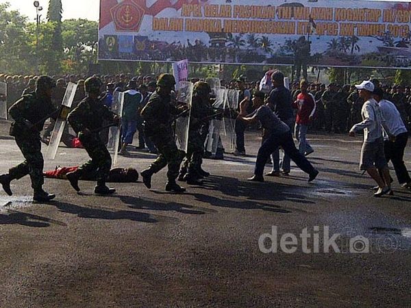 TNI Gelar Simulasi Pengamanan KTT APEC