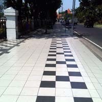 Nyamannya Jalan Kaki di Jantung Kota Surabaya