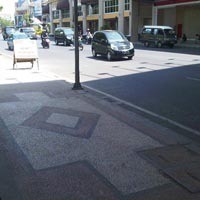 Tiga Wajah Trotoar di Jantung Kota Pahlawan