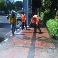 Pasukan Pengepel Langsung Diterjunkan Bila Trotoar Kotor