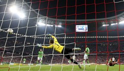 Thomas Mueller membobol gawang Hannover. Dalam pertandingan ini, Mueller membobol gawang Hannover di menit ke-17 dan 64. Reuters/Michaela Rehle.