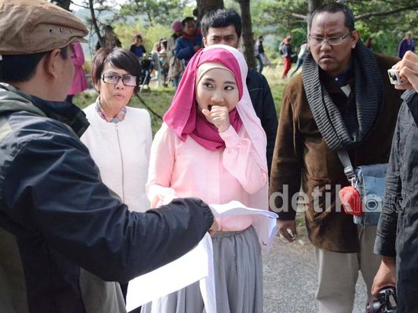 Mengintip Aksi Perdana Fatin Syuting Film di Austria