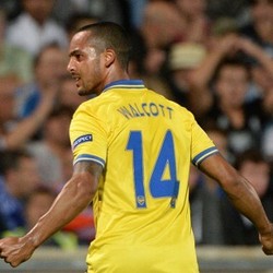 Operasi Sukses, Walcott Diprediksi Kembali Bulan Depan