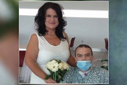 Romantis! Staf RS Ini Bikin Pesta Pernikahan untuk Pasien Transplantasi Paru 