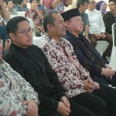 Berbaju Hitam, Anas Hadiri Acara Amal Lewat Hewan Qurban