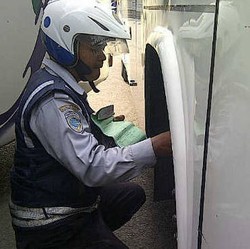 Parkir Liar di Jalan Matraman, 2 Bus Pariwisata Dicabut Pentilnya