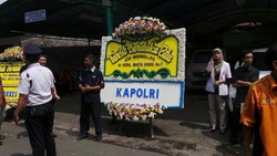 Kapolri dan Menpora Kirim Karangan Bunga ke Rumah Duka Munim Idries