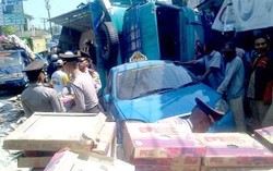  Truk Terguling di Fly Over Kebon Nanas, Lalin Dialihkan