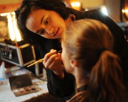 Lizzie Parra, Tinggalkan Posisi Manajer Demi Menjadi Make-up Artist 