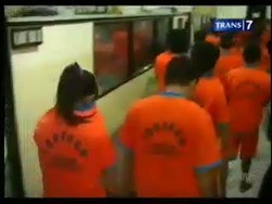 Hisap Sabu, Wanita Cantik Ditangkap