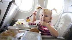 Survei: 61% Penumpang Rela Bayar Lebih Agar Jauh dari Anak Kecil