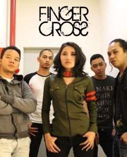 Finger Cross Pede Punya Vokalis Cantik dan Berkarakter Mirip Mulan