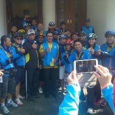 Jumat Sepeda Pertama di Bandung Diikuti Ribuan Orang