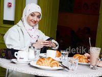 Fatma dan Makna Roti Croissant di Film 99 Cahaya di Langit Eropa