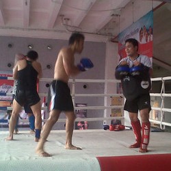 Berguru Muaythai pada Pelatih dari Negeri Asal