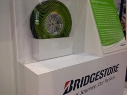 Ban Tanpa Udara Bridgestone Dijual 10 Tahun Lagi