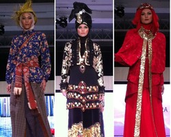 Nuniek Mawardi Kreasikan Busana Muslim dari Tenun Troso