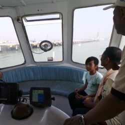 Dipandu Kapten Sisca, Dahlan Berlayar Ke Teluk Lamong