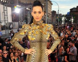 Katy Perry Ingin Bunuh Diri Setelah Cerai dari Russell Brand