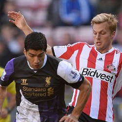 Suarez Dua Gol, Liverpool Atasi Sunderland 3-1