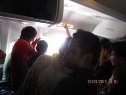 Ini Foto Saat Penumpang Buka Paksa Pintu Darurat Lion karena Kepanasan