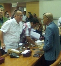 Ada Insiden Air Teh Antara Desmond dan Ruhut Sitompul