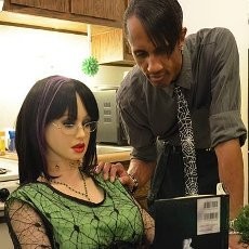 Pria AS Hidup Bersama Boneka Seks Selama 13 Tahun!