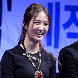 Syuting No Breathing, Yuri SNSD Belajar Gitar dari Seo In Guk