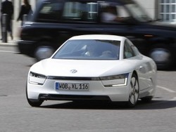 VW Siapkan Mobil Bermesin Ducati