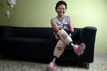 Keseharian Aishah Samad, Mandiri Meski Tanpa Tangan dan Kaki