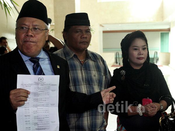 Bachrudin Bawa Mantan Istrinya ke BK DPR