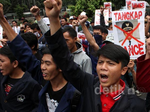 Puluhan Orang Demo Kejagung