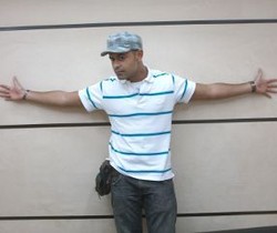 Mike Lucock Ingin Perankan Karakter Serius