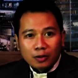  Ada Skenario Apa di Balik Pertunangan Zaskia Gotik dan Vicky?