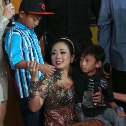 Ultah ke-33, Soimah Dapat Kejutan dari Dua Anaknya