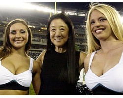 Vera Wang Desain Busana Seksi untuk Pemandu Sorak